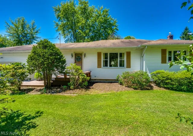 1st image of 1135 Henn Hyde Rd Ne, Warren, OH 44484 | MLS# 5229093
