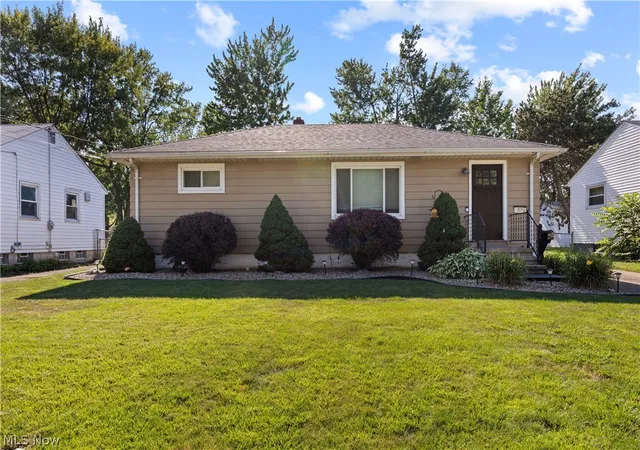 1st image of 374 White Oak Dr, Elyria, OH 44035 | MLS# 5232558