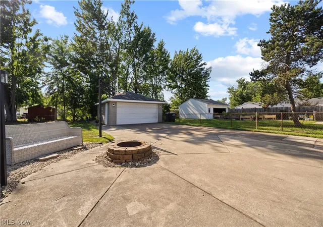 2nd image of 374 White Oak Dr, Elyria, OH 44035 | MLS# 5232558