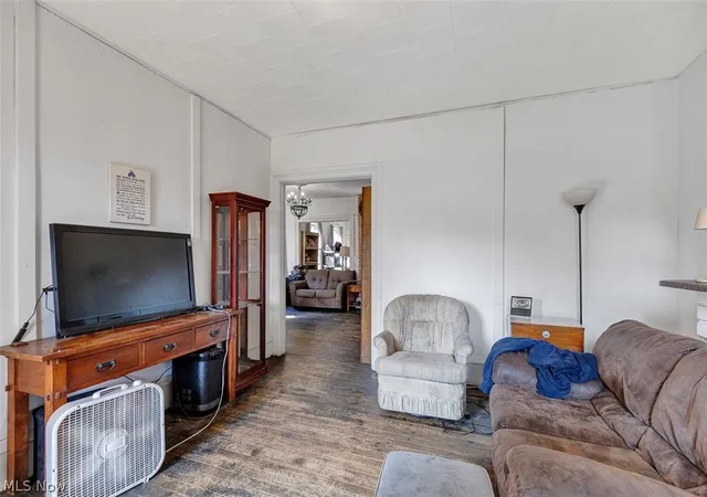 Listing Photo 4 - Condo for sale in building located at 1522 E 47th St, Cleveland, OH 44103