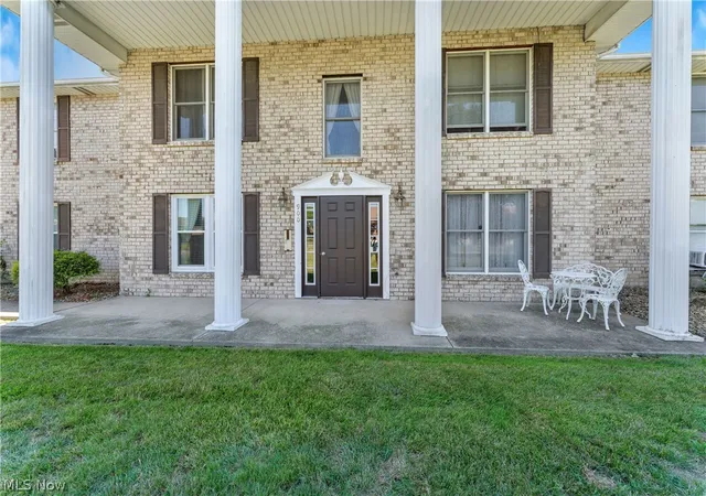 Listing Photo 4 - Condo for sale in building located at 900 Pearson Cir, Youngstown, OH 44512 - Unit #1