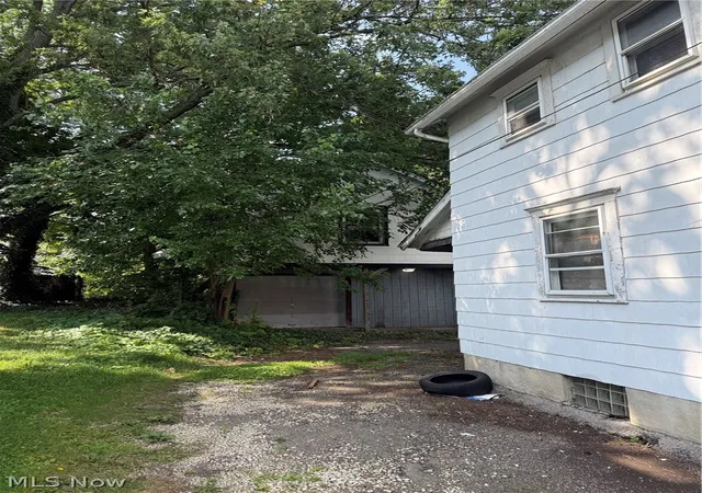 Photo 3 of Multi family home for sale at 338 E Thornton St, Akron, OH 44311 | MLS# 5232777 | Listing updated on 2026-07-31
