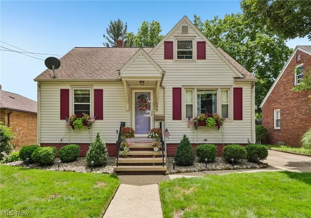 1st image of 394 E Park Ave, Barberton, OH 44203 | MLS# 5231934