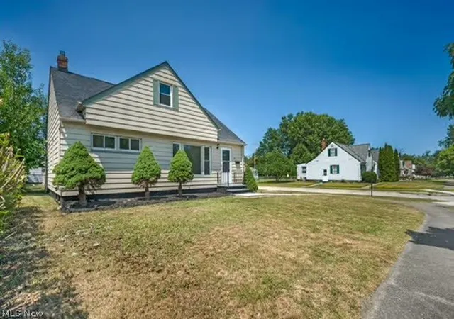 Photo 4 of Single family home for sale at 756 E 249th Street, Euclid, OH 44123 | MLS# 5232766 | Listing updated on 2026-08-22