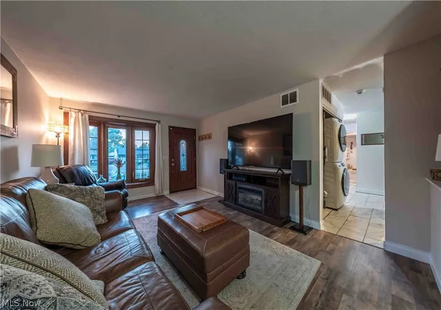 Photo 3 of Single family home for sale at 303 Erieview Blvd, Sheffield Lake, OH 44054 | MLS# 5232678 | Listing updated on 2026-08-10
