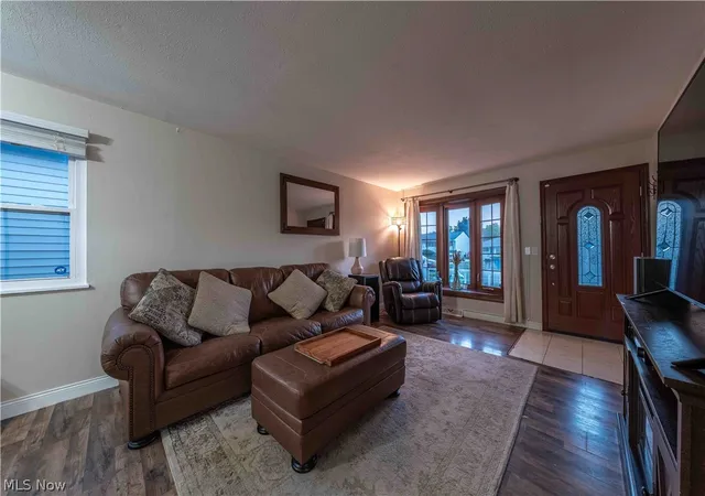 Photo 4 of Single family home for sale at 303 Erieview Blvd, Sheffield Lake, OH 44054 | MLS# 5232678 | Listing updated on 2026-08-10