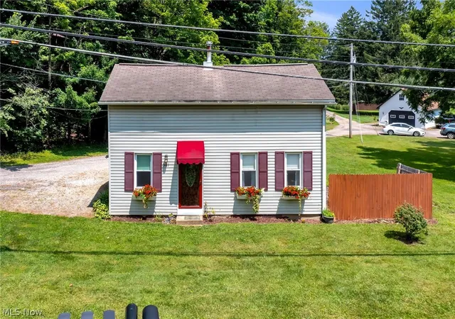 Photo 3 of Sale Pending at 561 Mansfield Lucas Rd, Mansfield, OH 44907 | MLS# 5232501 | Listing updated on 2026-09-01