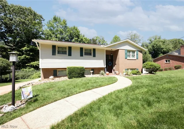2nd image of 364 Country Club Blvd, Weirton, WV 26062 | MLS# 5232823