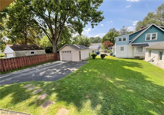 Photo 2 of Single family home for sale at 110 Bentley St, Hubbard, OH 44425 | MLS# 5232500 | Listing updated on 2026-09-24