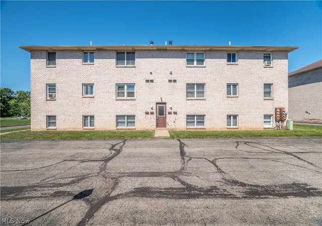 Photo 2 of Condo for sale at 7357 Eisenhower Dr #6, Youngstown, OH 44512 | MLS# 5231189 | Listing updated on 2026-08-29