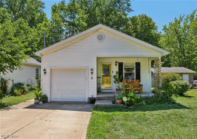 Photo 1 of Sale Pending at 8 Oakwood Blvd, Painesville, OH 44077 | MLS# 5231267 | Listing updated on 2026-08-26