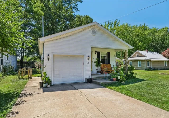 Photo 2 of Sale Pending at 8 Oakwood Blvd, Painesville, OH 44077 | MLS# 5231267 | Listing updated on 2026-08-26