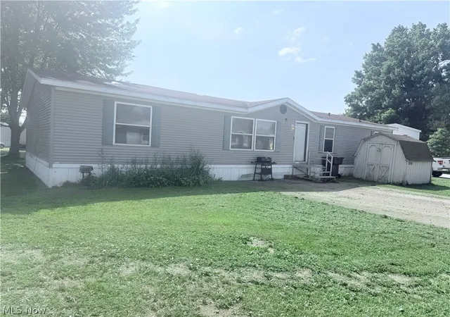 Single family home for sale at 1241 N Park Cir, Brookfield, OH 44403 | MLS# 5232480
