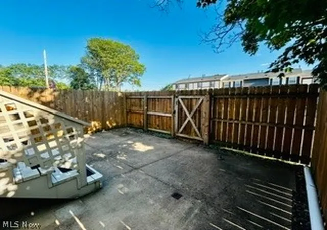 Listing Photo 4 - Condo for sale in building located at 157 Ault St, Wadsworth, OH 44281