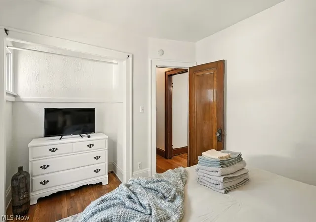 Listing Photo 2 - Condo for sale in building located at 3579 Bosworth Rd, Cleveland, OH 44111 - Unit #
