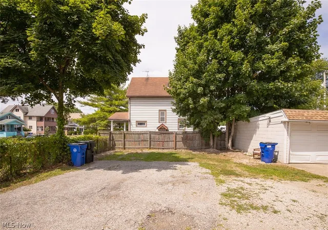 Listing Photo 2 - Condo for sale in building located at 4522 Turney Rd, Cleveland, OH 44105 - Unit #