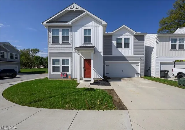 Photo 2 of Single family home for sale at 460 Auld Farm Cir, Akron, OH 44320 | MLS# 5232787 | Listing updated on 2026-08-01