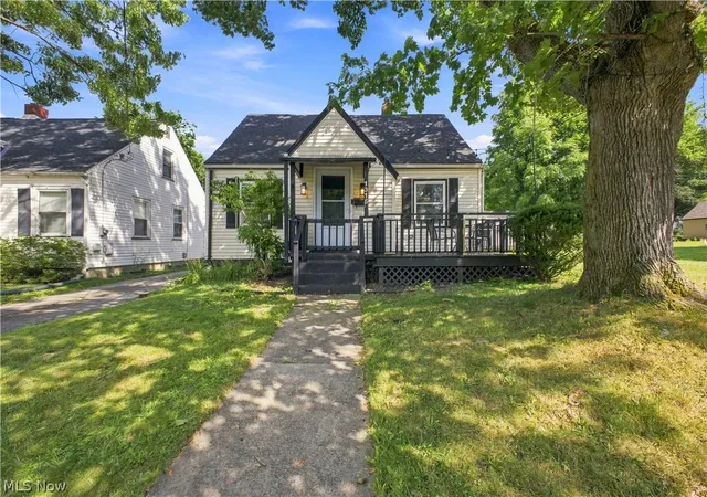 Photo 1 of Sale Pending at 1315 Edgehill Ave Se, Warren, OH 44484 | MLS# 5229926 | Listing updated on 2026-08-10