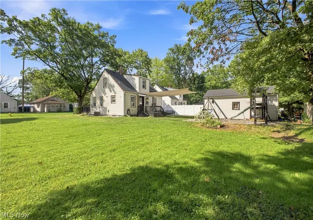 Photo 2 of Sale Pending at 1315 Edgehill Ave Se, Warren, OH 44484 | MLS# 5229926 | Listing updated on 2026-08-10