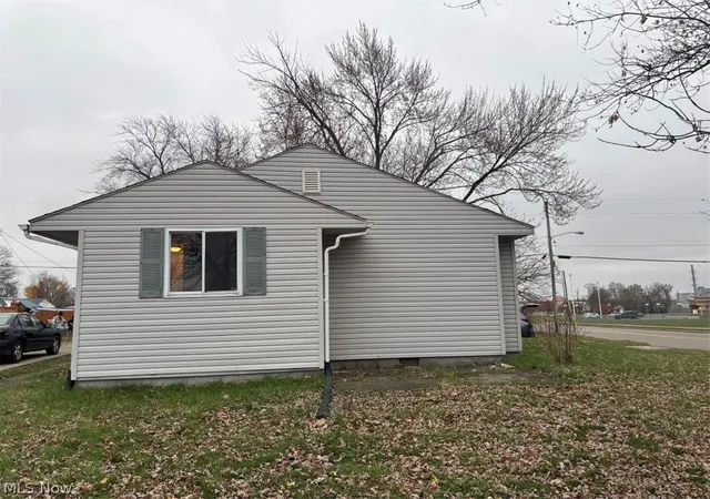 Photo 2 of Single family home for sale at 1820 Midway Ave Ne, Canton, OH 44705 | MLS# 5232867 | Listing updated on 2026-08-01