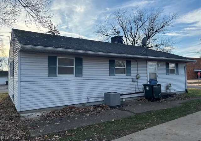 Photo 3 of Single family home for sale at 1820 Midway Ave Ne, Canton, OH 44705 | MLS# 5232867 | Listing updated on 2026-08-01