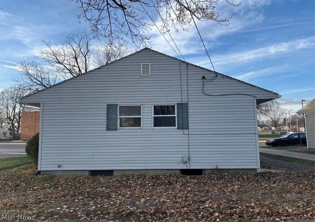 Photo 3 of Single family home for sale at 1820 Midway Ave NE, Canton, OH 44705 | MLS# 5232867 | Listing updated on 2026-08-01