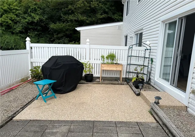 Listing Photo 2 - Condo for sale in building located at 244 Deepwood Dr, Wadsworth, OH 44281 - Unit #