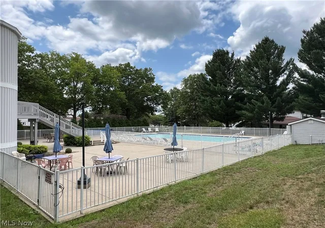 Listing Photo 3 - Condo for sale in building located at 244 Deepwood Dr, Wadsworth, OH 44281