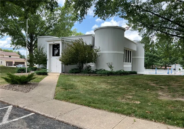 Listing Photo 5 - Condo for sale in building located at 244 Deepwood Dr, Wadsworth, OH 44281