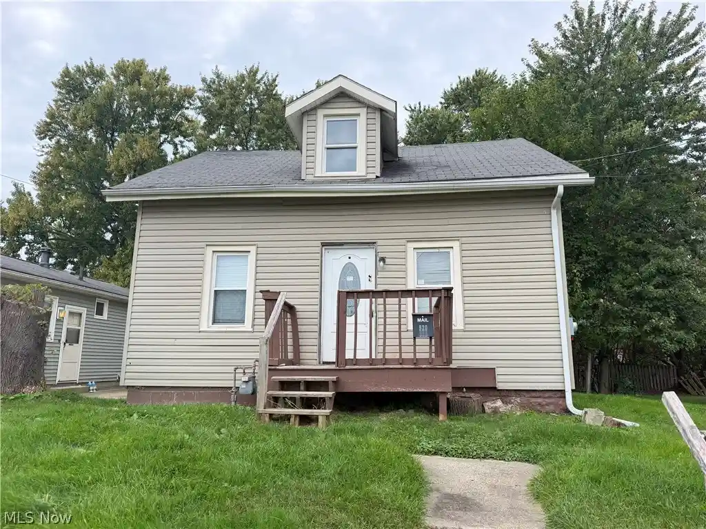 Single family home for sale at 520 Ardella Ave, Akron, OH 44306 | MLS# 5233012
