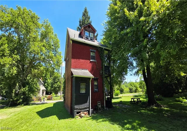 Photo 3 of Sale Pending at 1120 Franklin Ave, Youngstown, OH 44502 | MLS# 5229429 | Listing updated on 2026-08-05