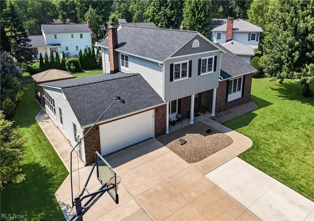 Photo 2 of Sale Pending at 423 Winding Way, Wadsworth, OH 44281 | MLS# 5233042 | Listing updated on 2026-08-04