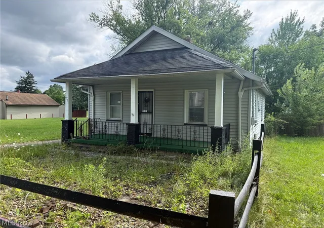 Single family home for sale at 2731 Jean St, Youngstown, OH 44502 | MLS# 5233069