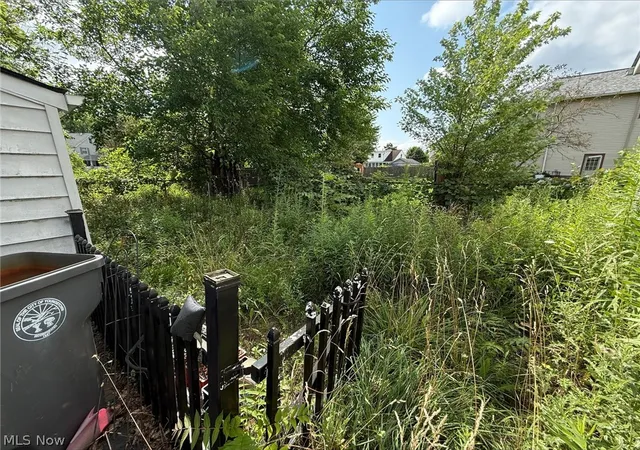 Photo 3 of Single family home for sale at 2731 Jean St, Youngstown, OH 44502 | MLS# 5233069 | Listing updated on 2026-08-02