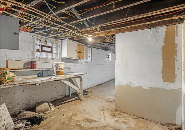 Listing Photo 2 - Condo for sale in building located at 2231 W 105th St, Cleveland, OH 44102 - Unit #