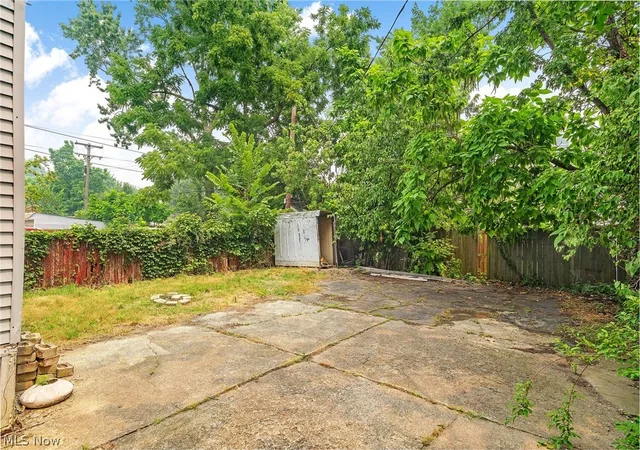 Listing Photo 4 - Condo for sale in building located at 2231 W 105th St, Cleveland, OH 44102