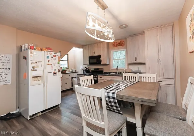Photo 2 of Sale Pending at 39937 State Route 303, La Grange, OH 44050 | MLS# 5232384 | Listing updated on 2026-08-11