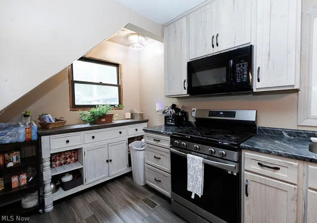 Photo 5 of Sale Pending at 39937 State Route 303, La Grange, OH 44050 | MLS# 5232384 | Listing updated on 2026-08-11