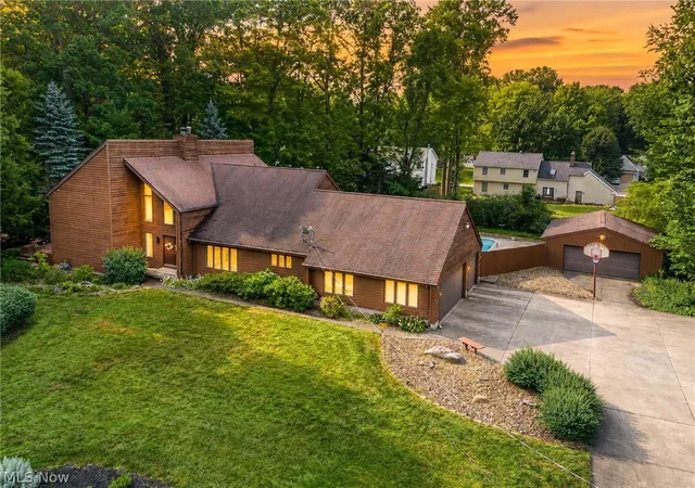 Photo 1 of Single family home for sale at 1190 Trails Edge Dr, Hubbard, OH 44425 | MLS# 5225517 | Listing updated on 2026-08-25