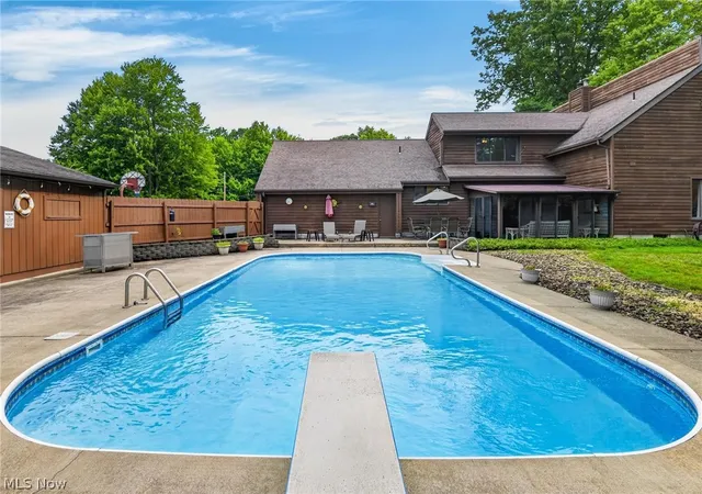 Photo 3 of Single family home for sale at 1190 Trails Edge Dr, Hubbard, OH 44425 | MLS# 5225517 | Listing updated on 2026-08-25