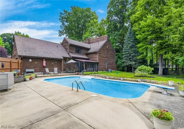 Photo 3 of Single family home for sale at 1190 Trails Edge Dr, Hubbard, OH 44425 | MLS# 5225517 | Listing updated on 2026-08-25