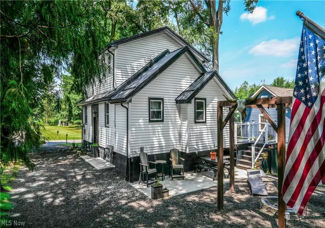 Photo 1 of Sale Pending at 592 Braceville Robinson Rd Nw, Newton Falls, OH 44444 | MLS# 5231176 | Listing updated on 2026-08-21
