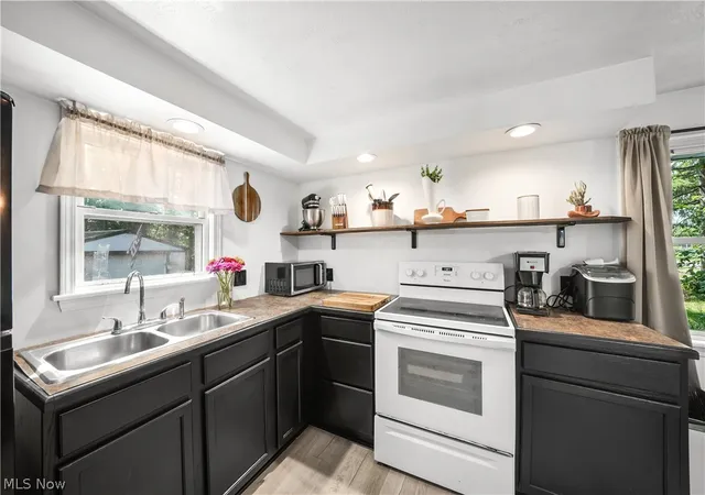Photo 3 of Sale Pending at 592 Braceville Robinson Rd Nw, Newton Falls, OH 44444 | MLS# 5231176 | Listing updated on 2026-08-21