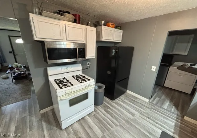 Photo 2 of Single family home for sale at 9888 Short Dr, Windham, OH 44288 | MLS# 5230919 | Listing updated on 2026-09-17