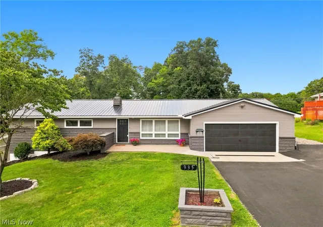 Single family home for sale at 935 Blossom Ln, Zanesville, OH 43701 | MLS# 5233183