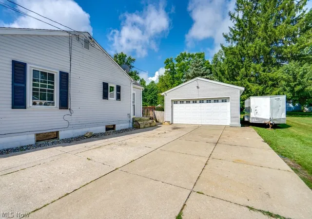 Photo 3 of Single family home for sale at 88 Taylor Rd, Barberton, OH 44203 | MLS# 5233152 | Listing updated on 2026-09-28