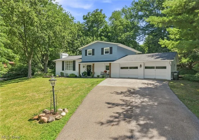 Photo 2 of Sale Pending at 1884 Spring Valley Ave Nw, Canton, OH 44708 | MLS# 5233184 | Listing updated on 2026-08-21