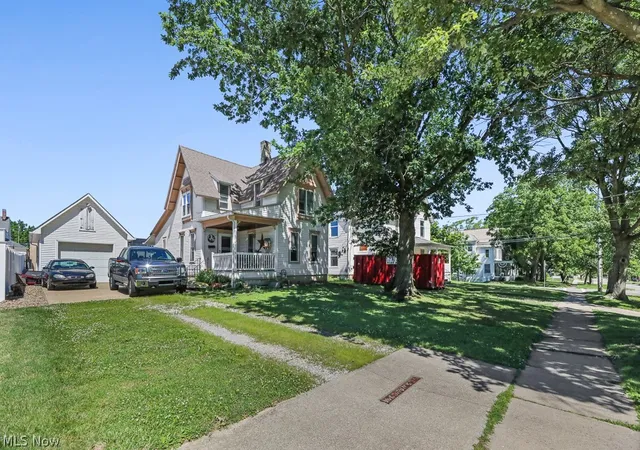 Photo 2 of Single family home for sale at 237 N Broadway, Medina, OH 44256 | MLS# 5233186 | Listing updated on 2026-08-03