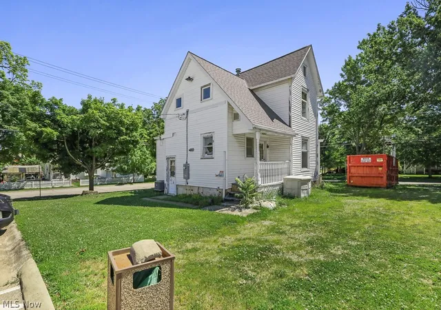 Photo 3 of Single family home for sale at 237 N Broadway, Medina, OH 44256 | MLS# 5233186 | Listing updated on 2026-08-03