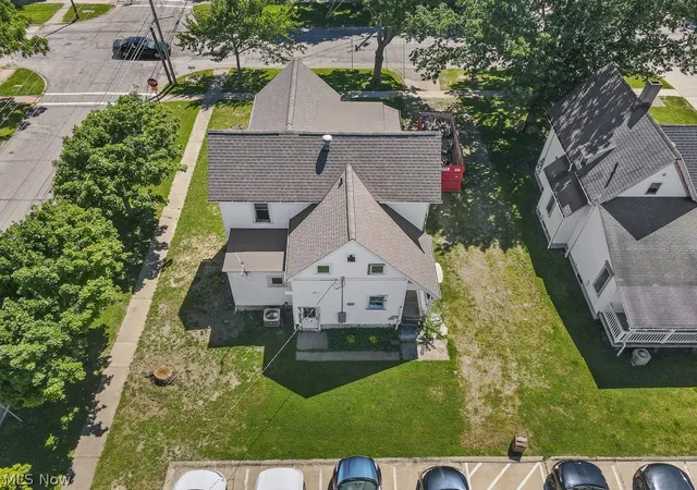 Photo 5 of Single family home for sale at 237 N Broadway, Medina, OH 44256 | MLS# 5233186 | Listing updated on 2026-08-03